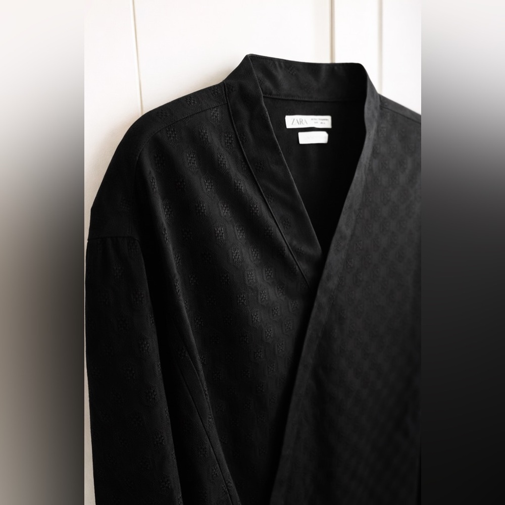 Zara Viscose wrap kimono textured shirt in black NWT sz S-M - Picture 2 of 8